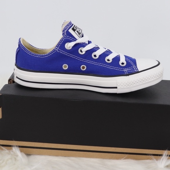 Converse Shoes - 💎✨$135✨💎Retail Size Low top Converse
